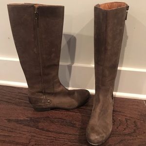 Clark’s Distressed Tan Leather Tall Boots. Sz 6